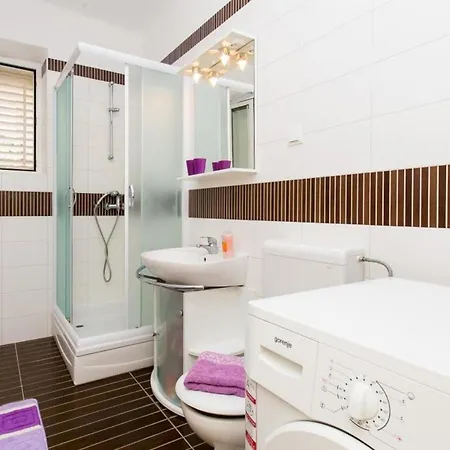 Apartment Yellow - Double With Balcony *